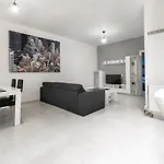Newly Built Detached House With Parking 아파트 *
