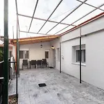아파트 Newly Built Detached House With Parking 라리사