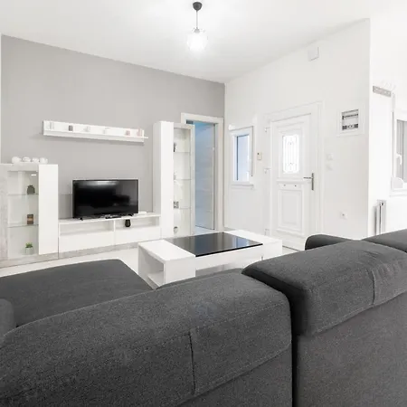 Lejlighed Newly Built Detached House With Parking