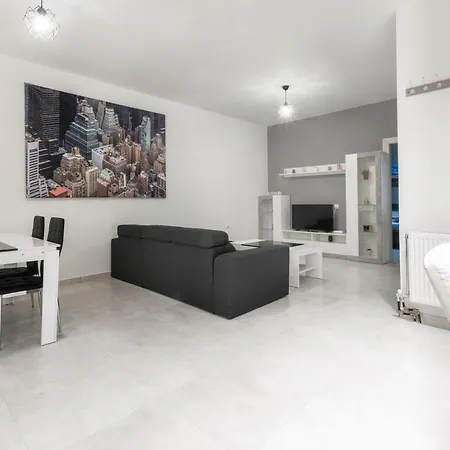 Newly Built Detached House With Parking Lägenhet *