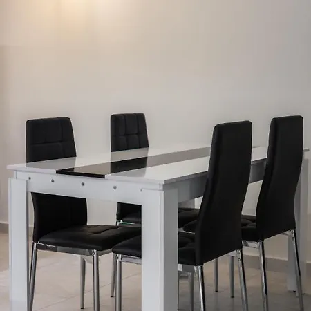 Newly Built Detached House With Parking *