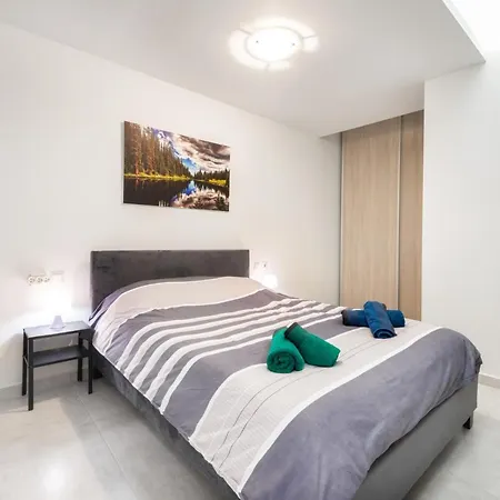 Newly Built Detached House With Parking 라리사