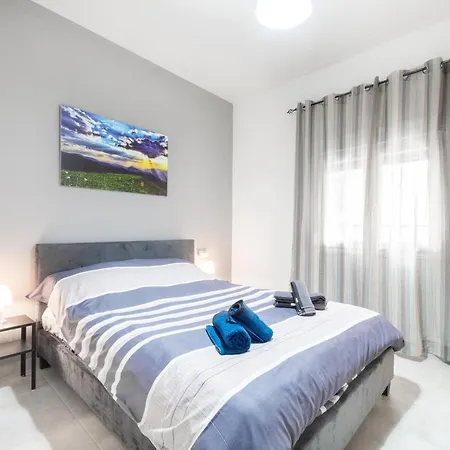 Newly Built Detached House With Parking *