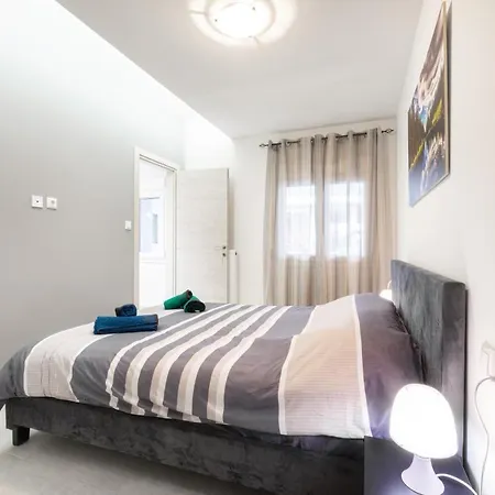 Newly Built Detached House With Parking