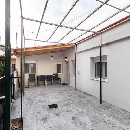 Apartamento Newly Built Detached House With Parking Larissa