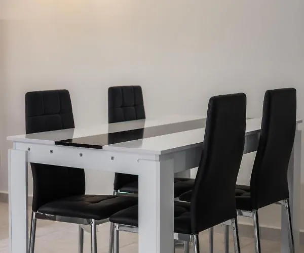 Newly Built Detached House With Parking *