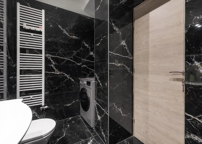 Newly Built Detached House With Parking *