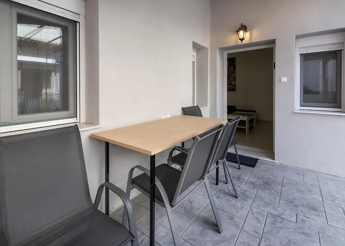 Newly Built Detached House With Parking *